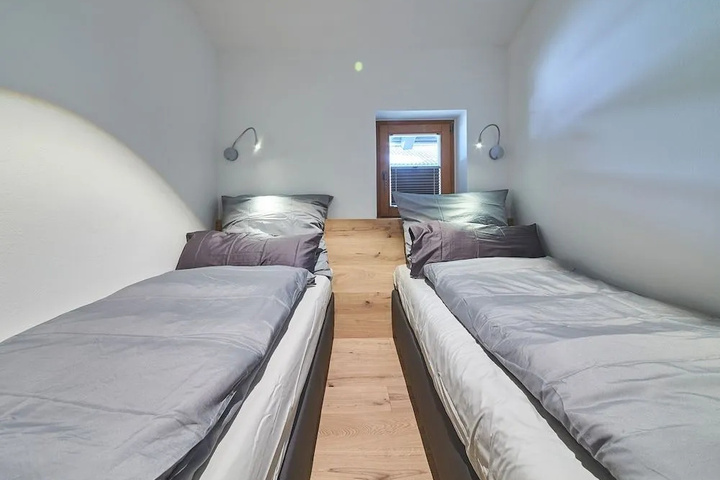 Room 3 of 16