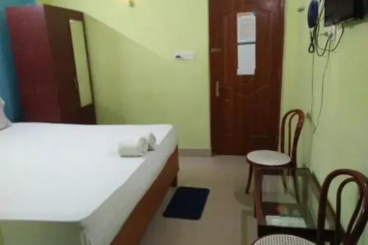 Room 6 of 13