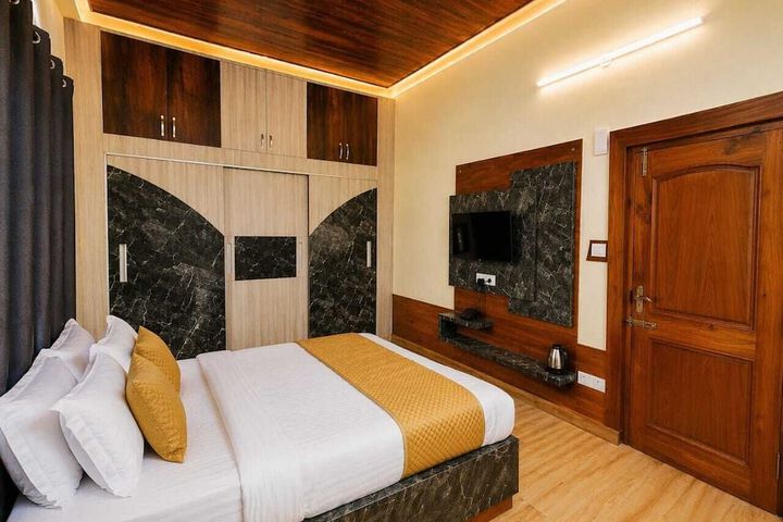 Room 16 of 27