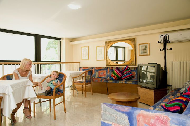 Hotel Interior 4 of 43