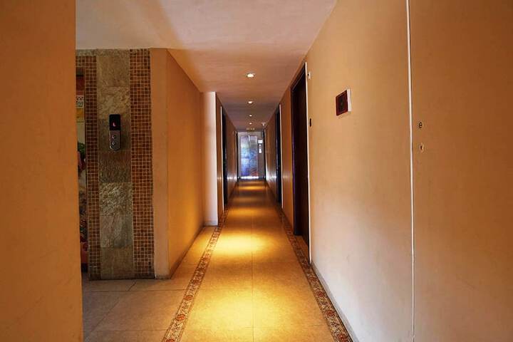 Ballroom/Hall 70 of 76