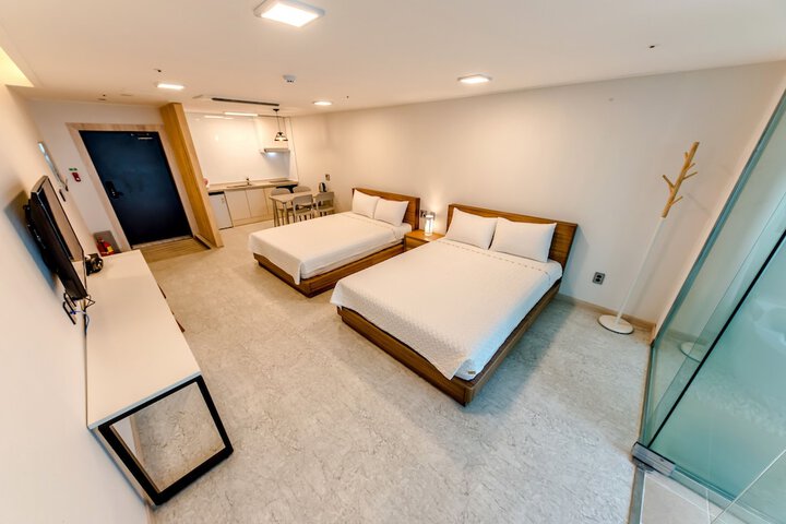 Room 25 of 173