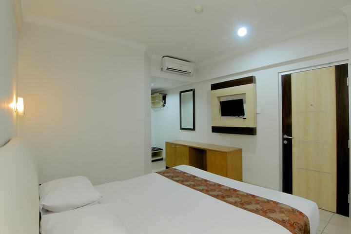 Room 14 of 33