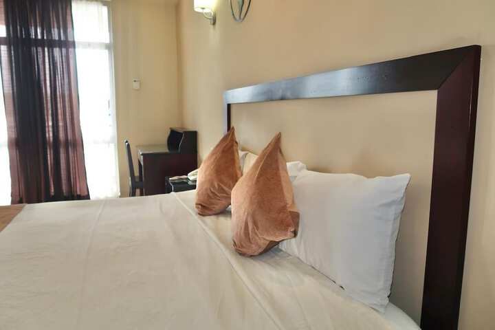 Room 18 of 80