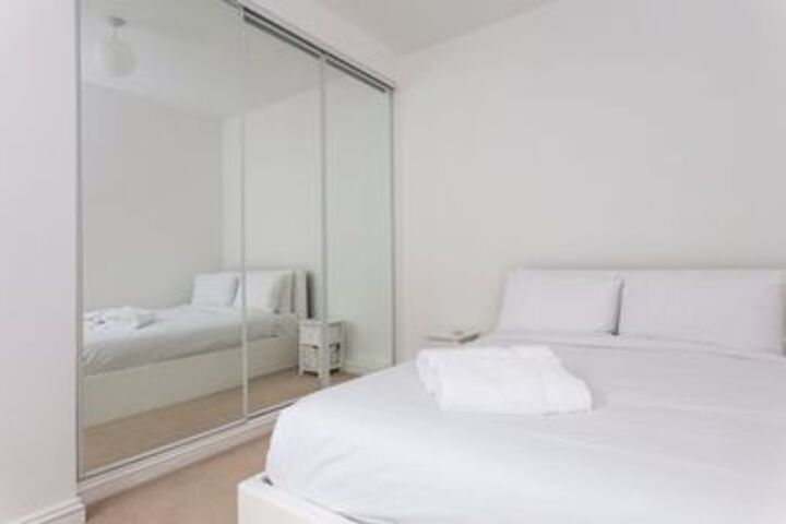 Room 9 of 33