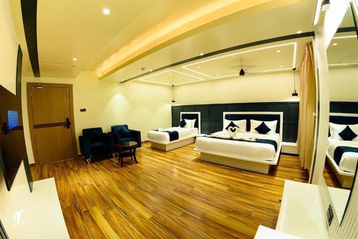 Room 12 of 30