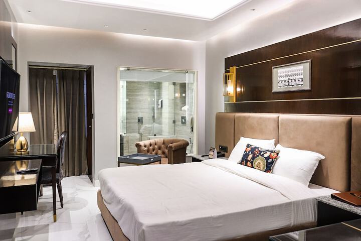 Room 25 of 63