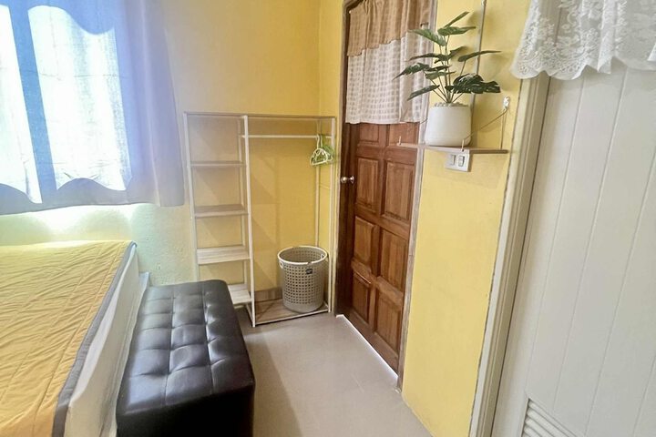 Room 11 of 100