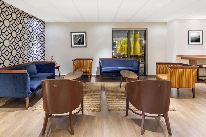 Entrance & Lobby