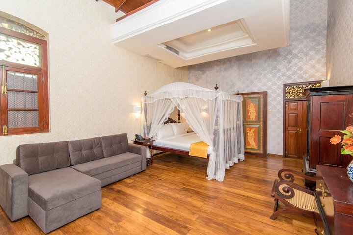 Room 4 of 72