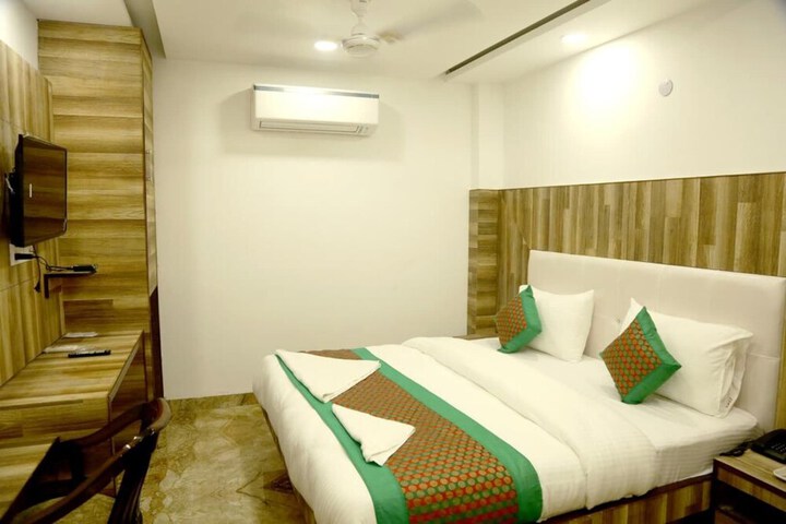 Room 16 of 30