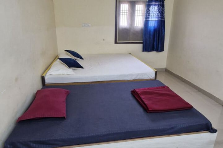Room 6 of 28