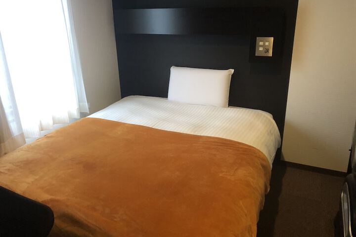 Room 5 of 77