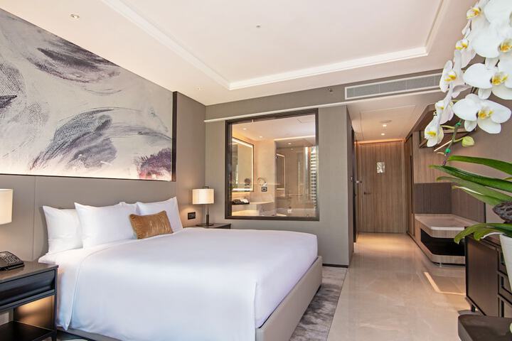 Room 14 of 110