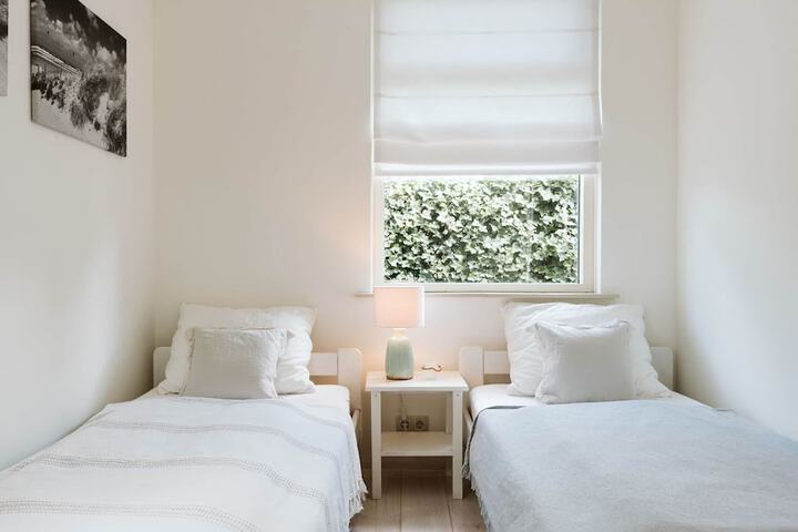 Room 7 of 27