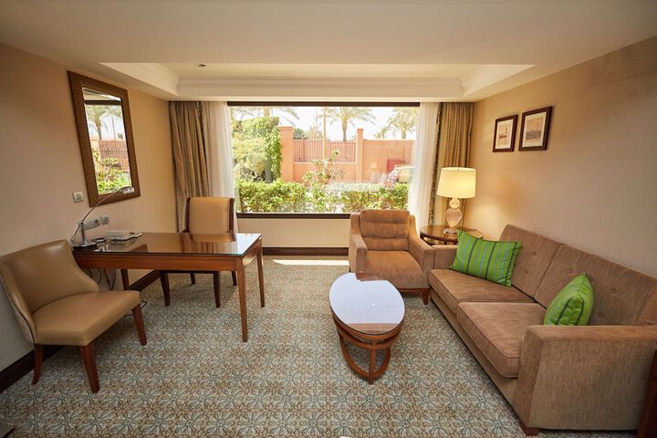 Room 5 of 102