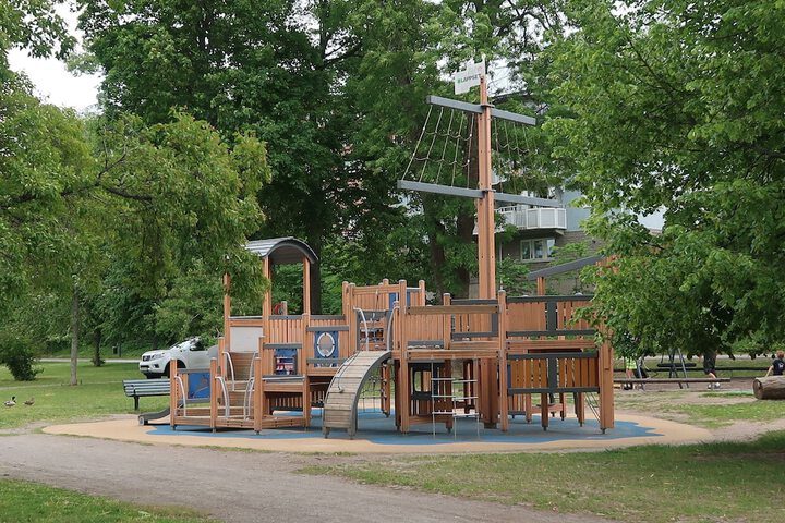Children's play area - outdoor