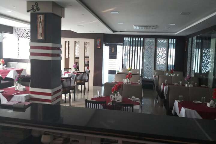 Dining 11 of 20