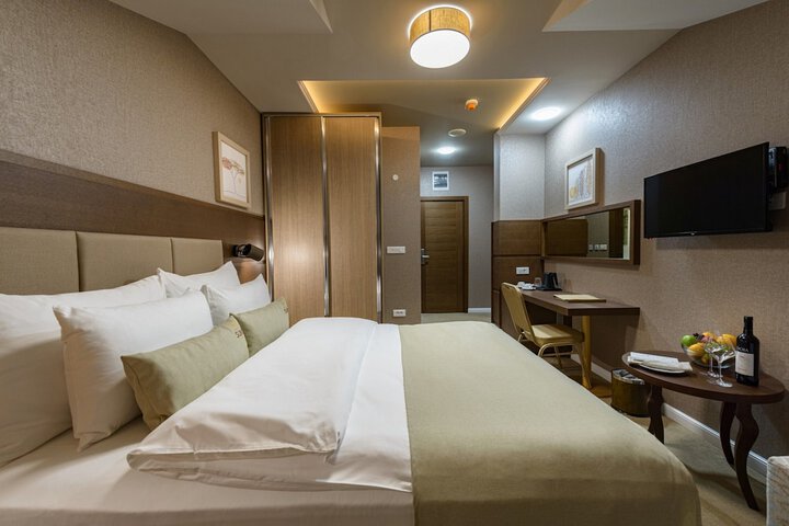 Room 29 of 102