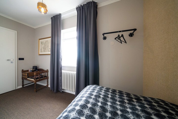 Room 52 of 179