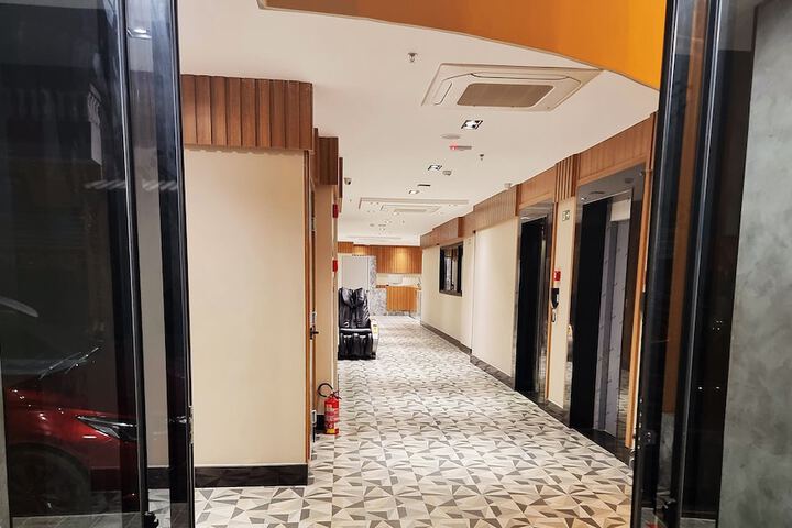 Room 12 of 25