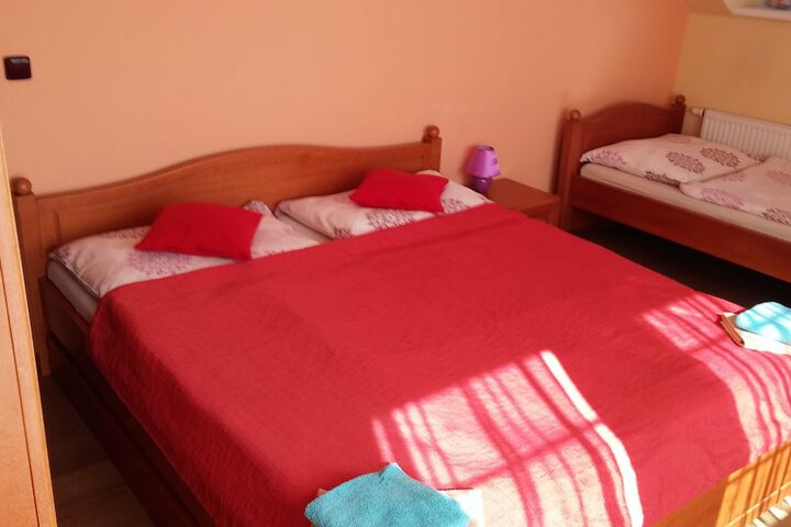 Room 9 of 66
