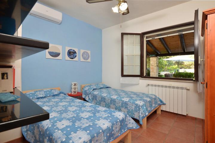 Room 4 of 53