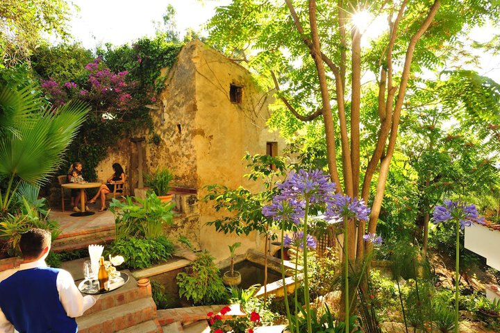 Hotel Exterior 224 of 249