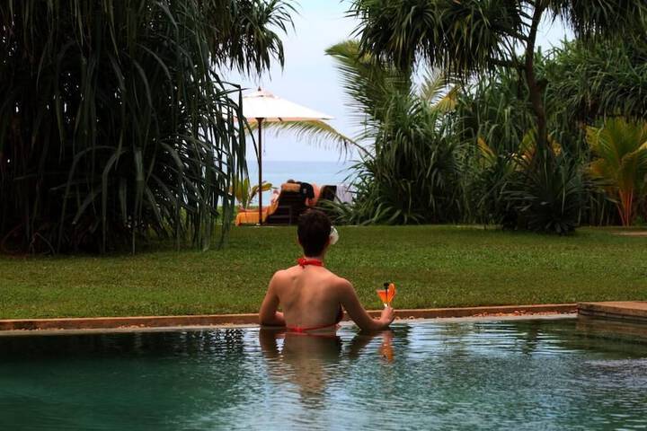 Pool 33 of 64