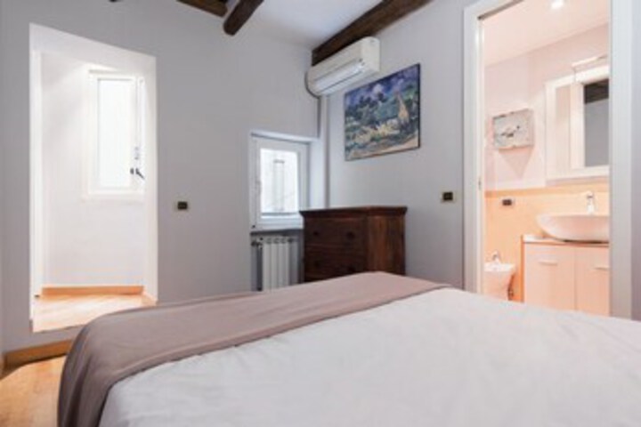 Room 15 of 25