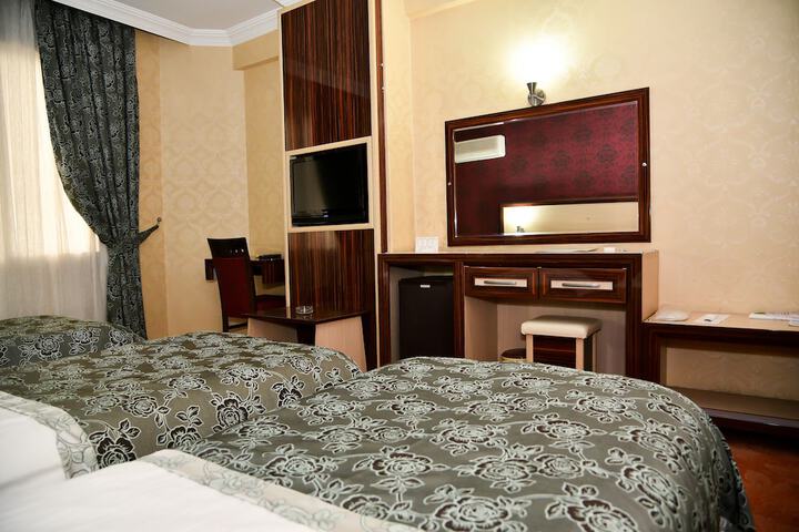 Room 17 of 40