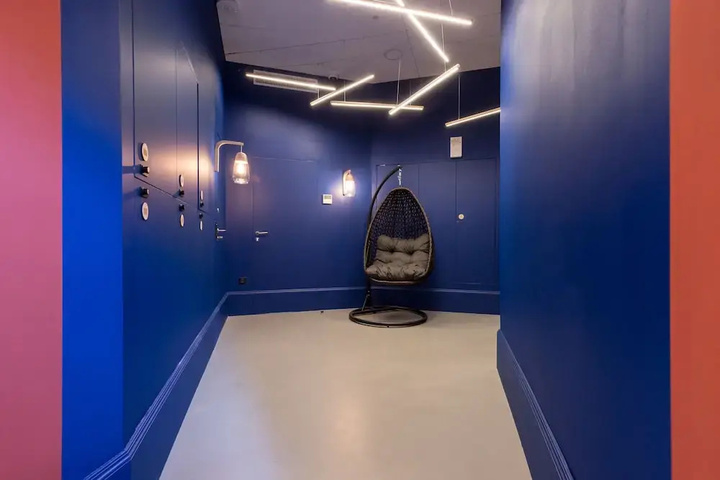 Room 14 of 28