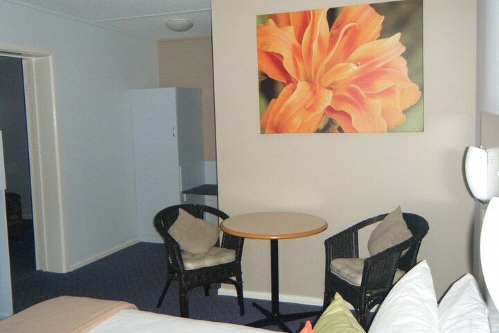 Room 8 of 37