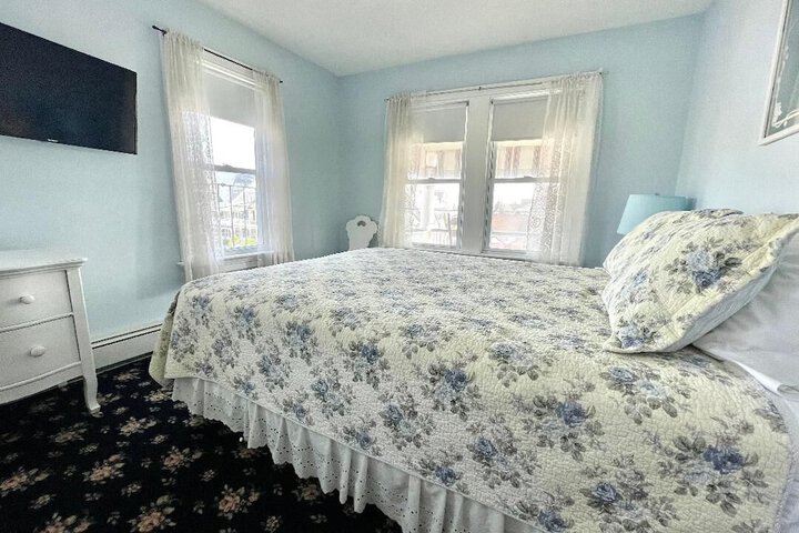 Room 3 of 27