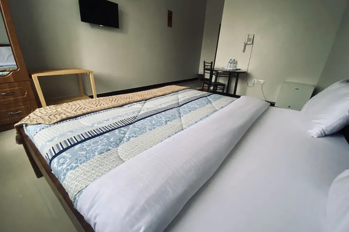 Room 2 of 12