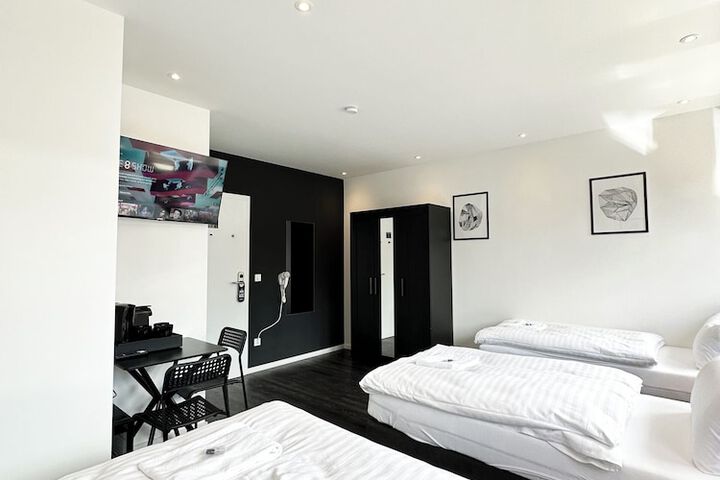 Room 32 of 63