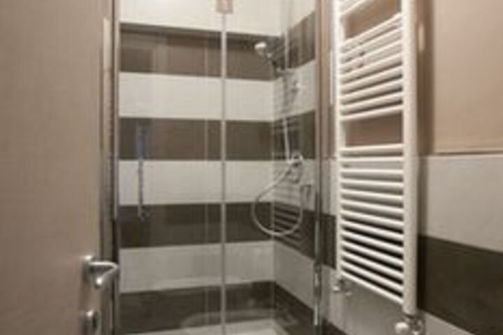 Room 2 of 27