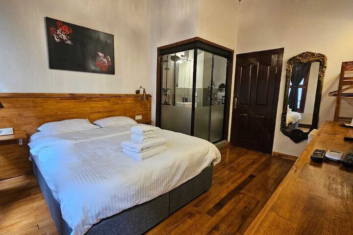 Room 15 of 21