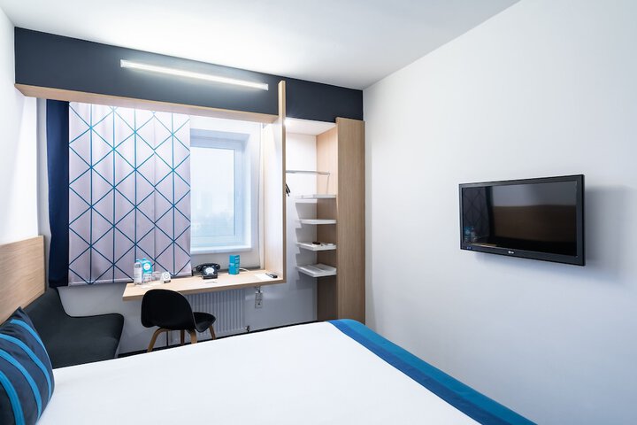 Room 16 of 63