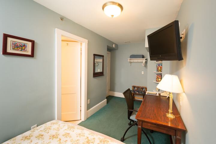 Room 12 of 38