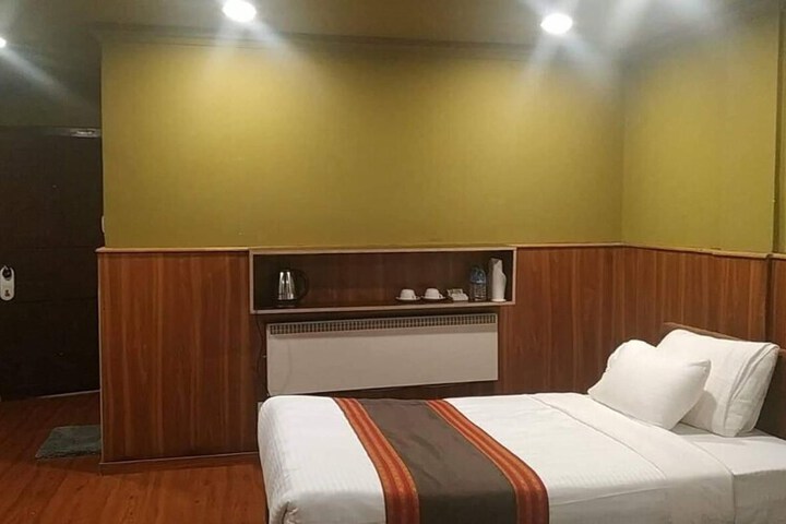 Room 10 of 24