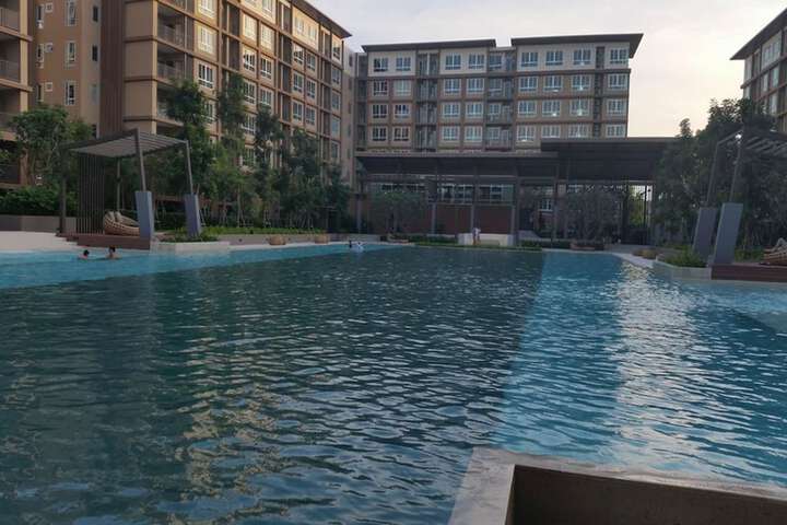 Hotel with Pool