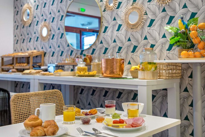 Breakfast/Coffee Service 60 of 92