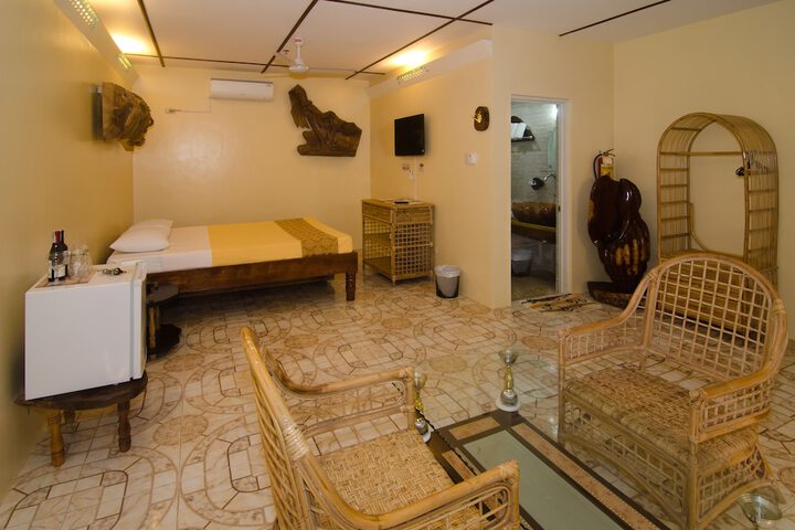 Room 13 of 185