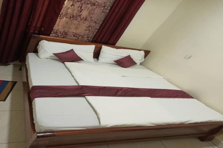 Room 4 of 40