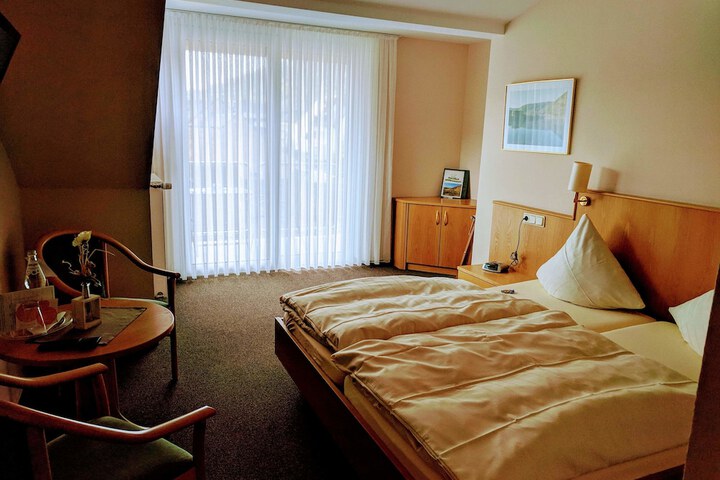Room 3 of 42