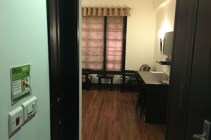 Room 13 of 35