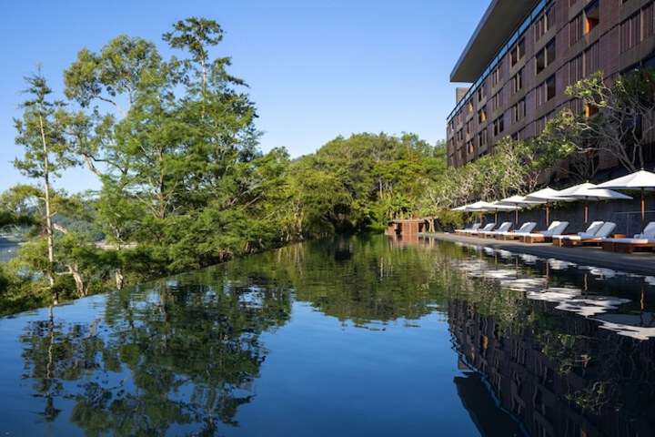 Hotel Pool