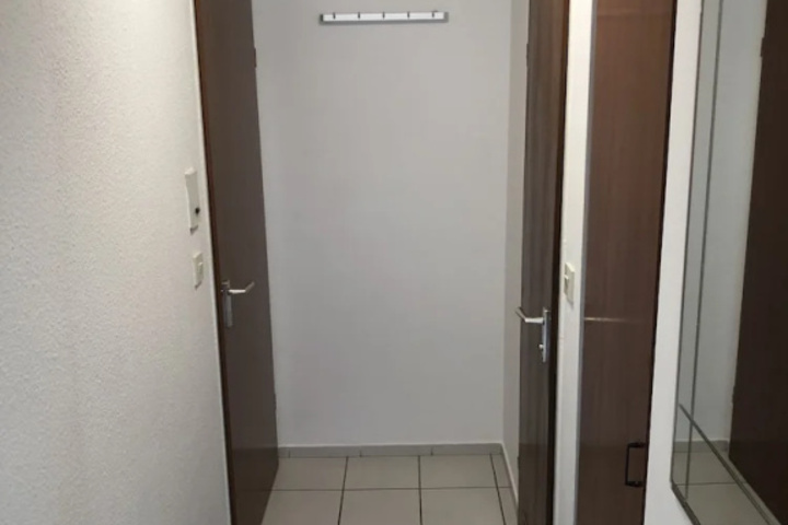 Room 10 of 16