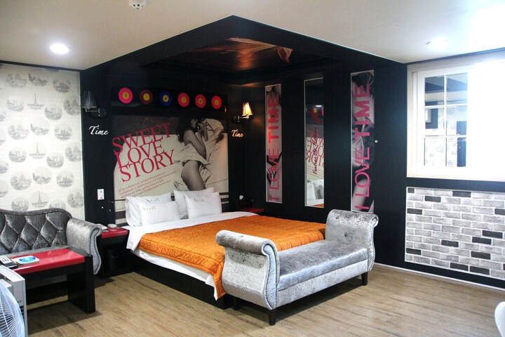 Room 59 of 84